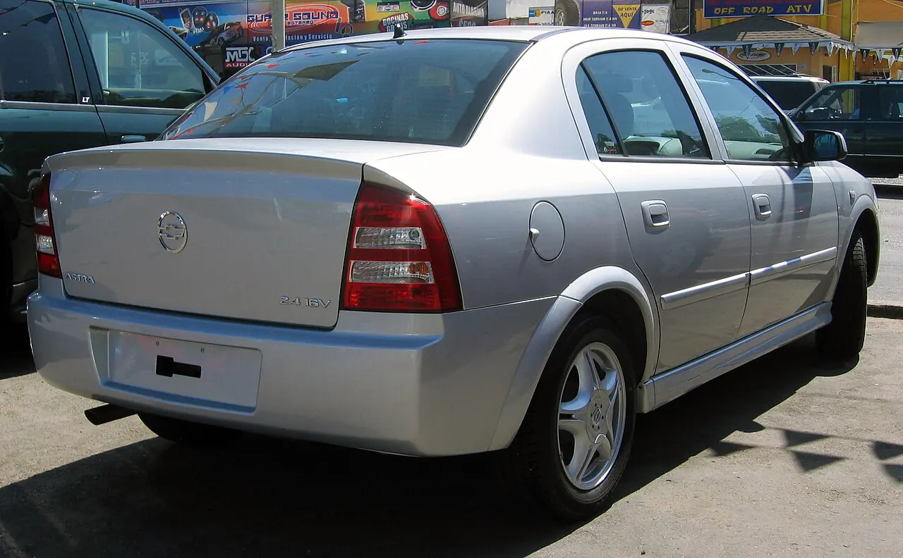 Chevrolet Astra Comfort 2.0 MPFI FlexPower 8V 3p 2005 em foto externa