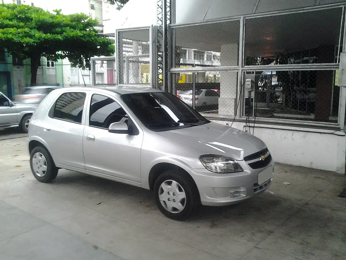 Chevrolet Celta Spirit 1.0 MPFI VHC 8V 3p 2005 em foto externa