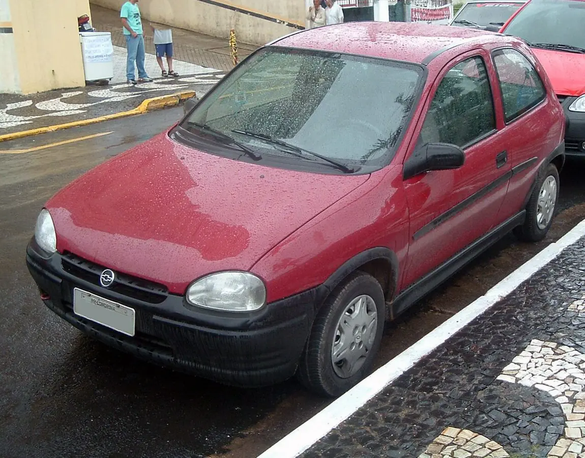 Chevrolet Corsa Hat.Premium 1.8 MPFI 8V F.Power 5p 2006 em foto externa