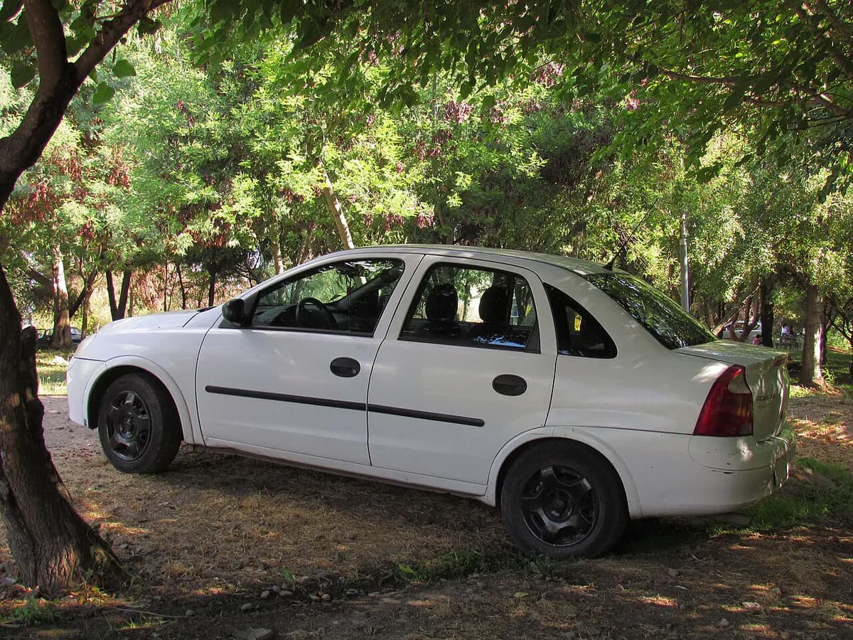 Chevrolet Corsa Sedan Sup./Classic 1.6 8v Aut/Mec 2001 em foto externa