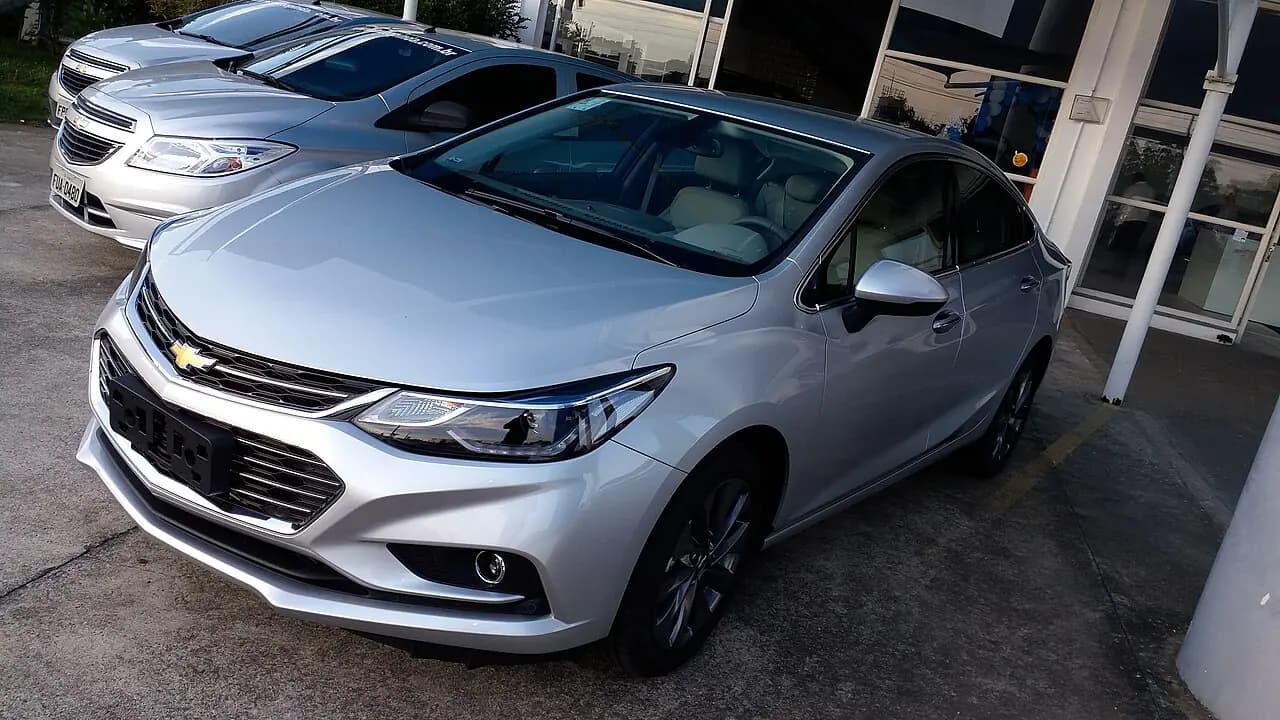 Chevrolet CRUZE HB Sport LT 1.8 16V FlexP. 5p Aut 2013 em foto externa