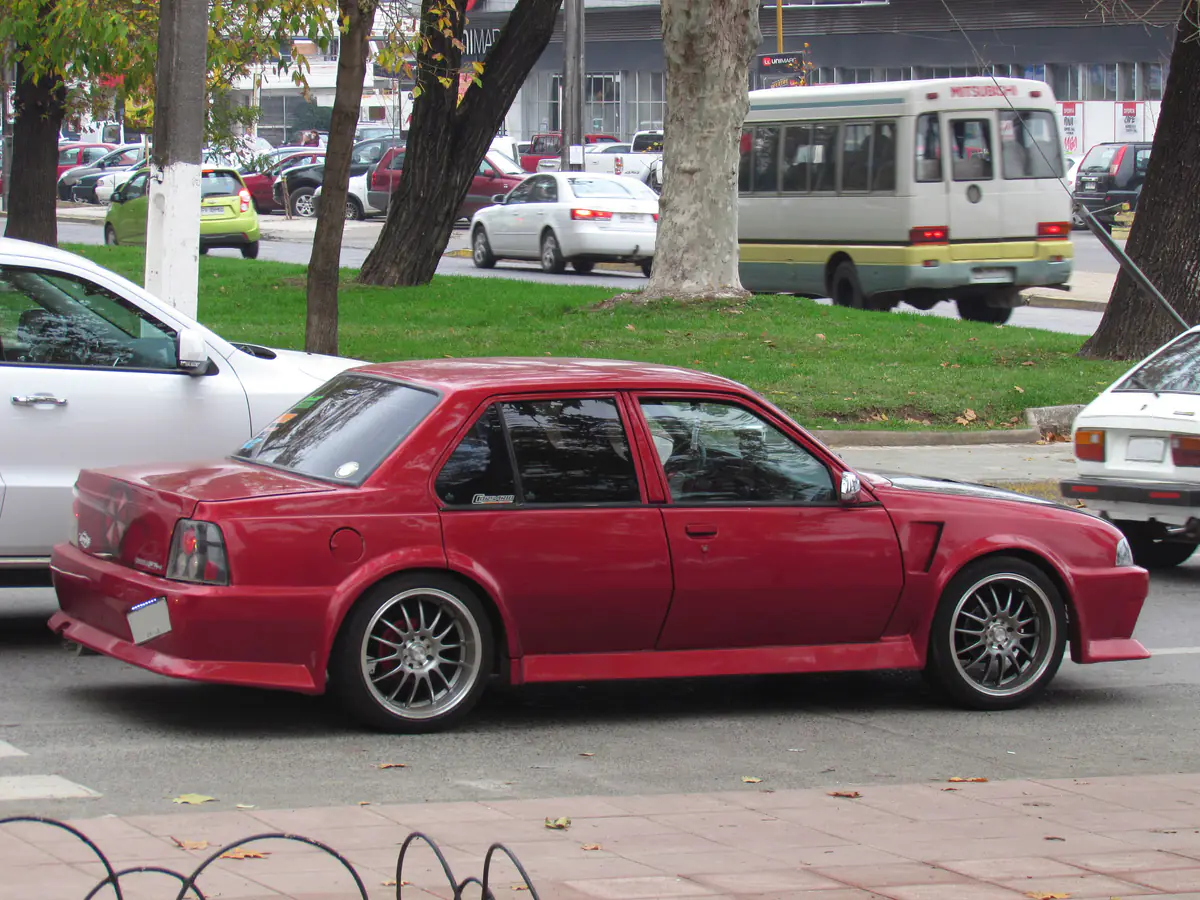 Chevrolet Monza Classic SE 2.0 /MPFI e EFI 2p e 4p 1987 em foto externa