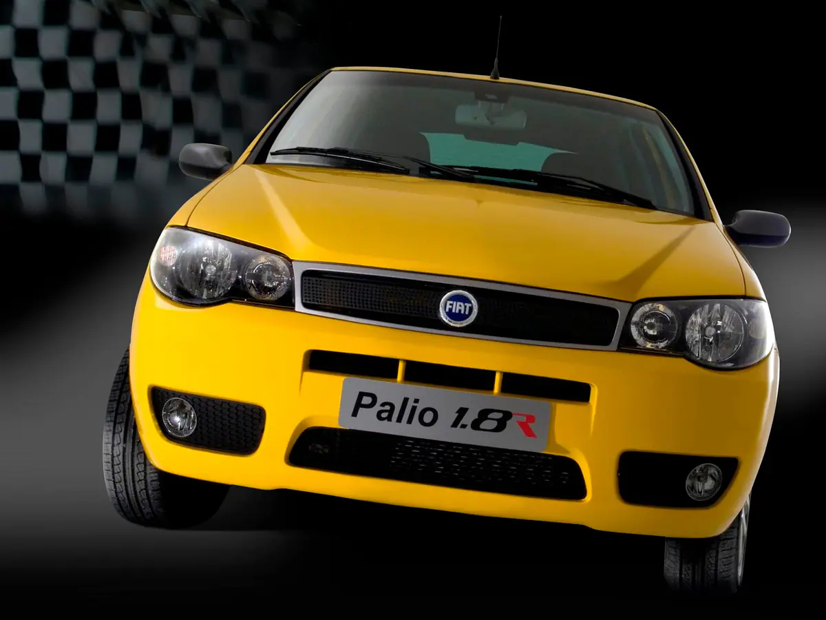 Fiat Palio Rua 1.0 Fire Flex 8V 5p 2015 em foto externa
