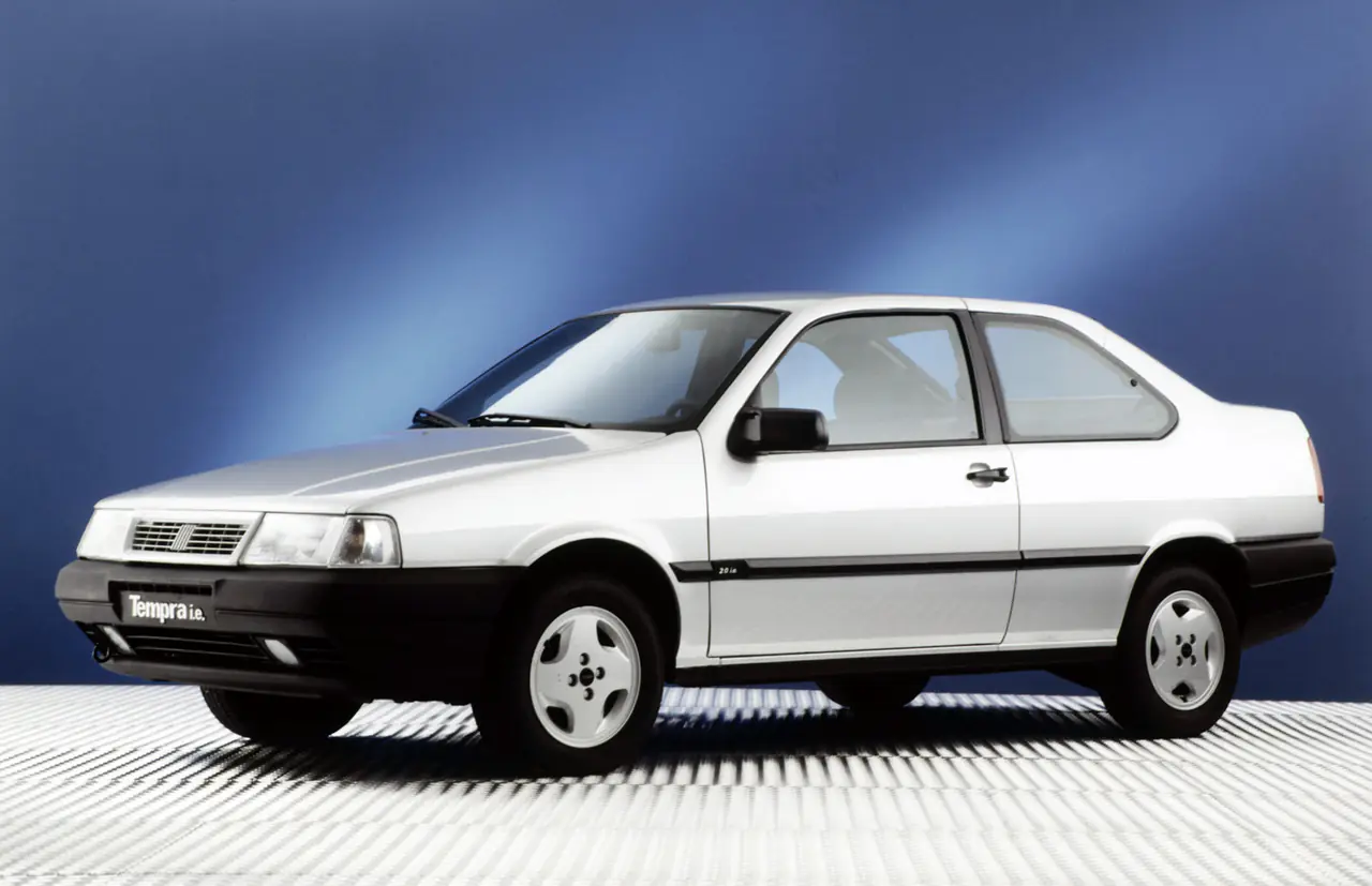Fiat Tempra 2.0 i.e 16V 2p e 4p 1994 em foto externa