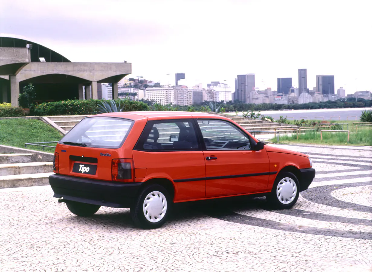 Fiat Tipo 2.0 16V 2p/4p 1995 em foto externa