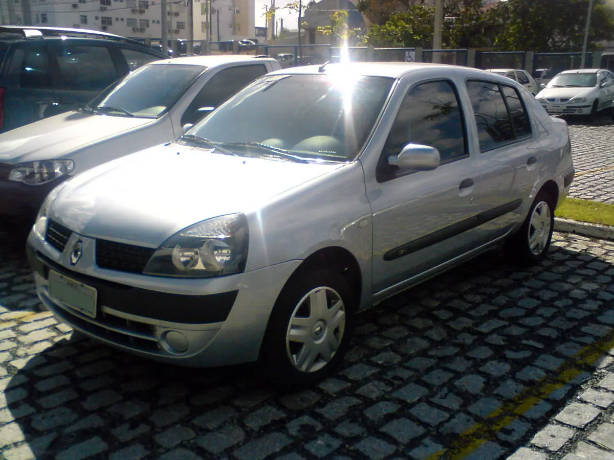 Renault Clio Sed. Privilège Hi-Flex 1.0 16V 4p 2007 em foto externa
