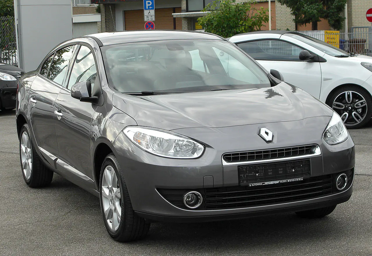 Renault FLUENCE Sed. Dynamique 2.0 16V FLEX Aut. 2016 em foto externa