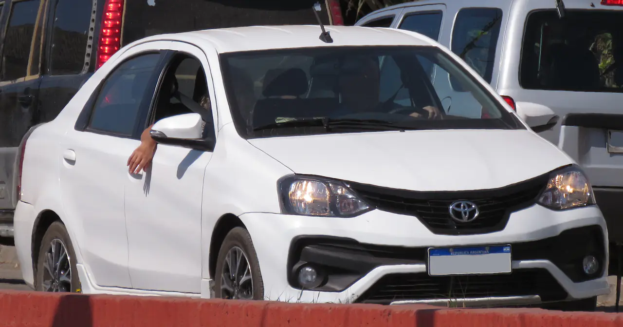 Toyota Etios Sedan XLS 1.5 16V Flex Automatico 2017 em foto externa