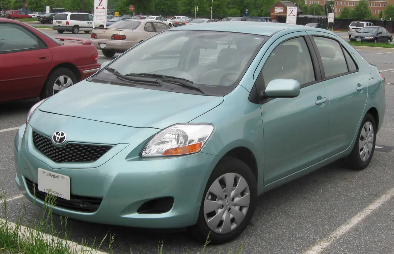 Toyota YARIS XLS Connect Sed. 1.5 Flex 16V Aut. 2022 em foto externa