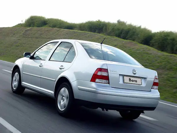 Volkswagen Bora 2.0 8v Comfortline Aut. 2001 em foto externa