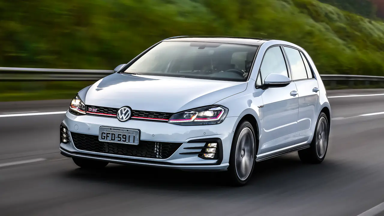Volkswagen Golf Highline 250 TSI 1.4 Flex 16V Aut. 2018 em foto externa