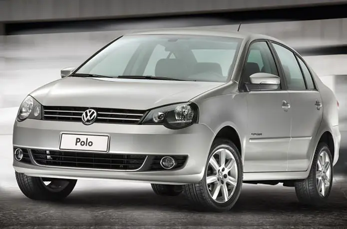 Volkswagen Polo Sedan 1.6 Mi 101cv 8V 4p 2005 em foto externa